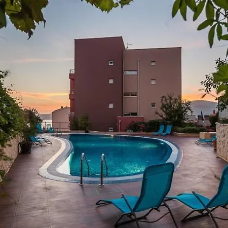 Matej Seaview With Swimming Pool